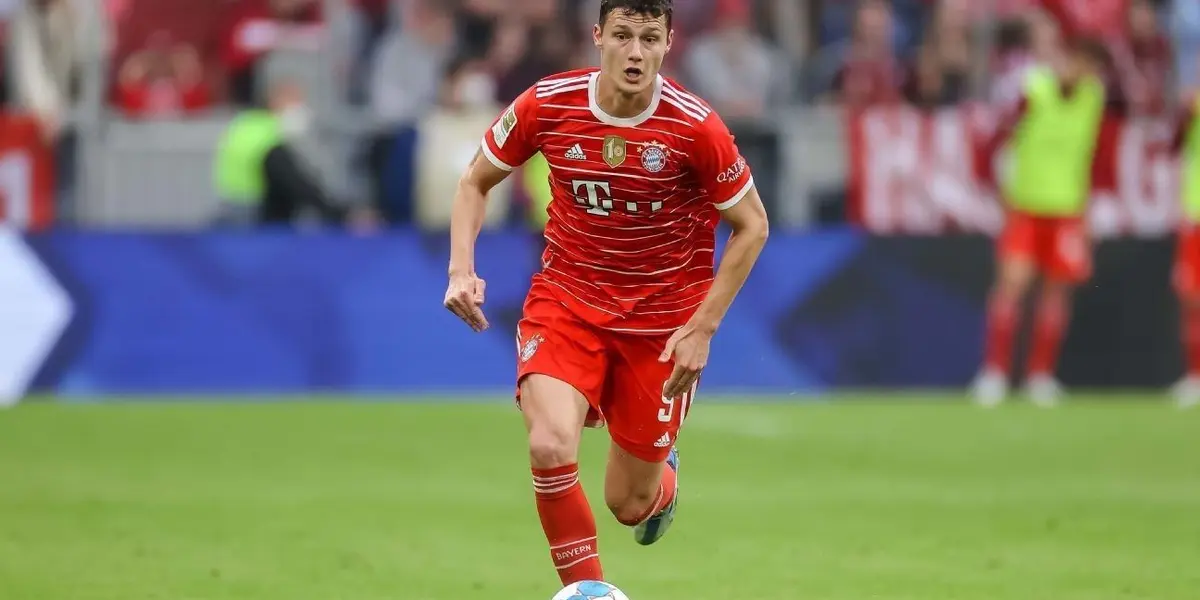 Benjamin Pavard se ve más afuera que adentro del Bayern y día tras día aumentan sus pretendientes, en el Bernabéu no le pierden de vista