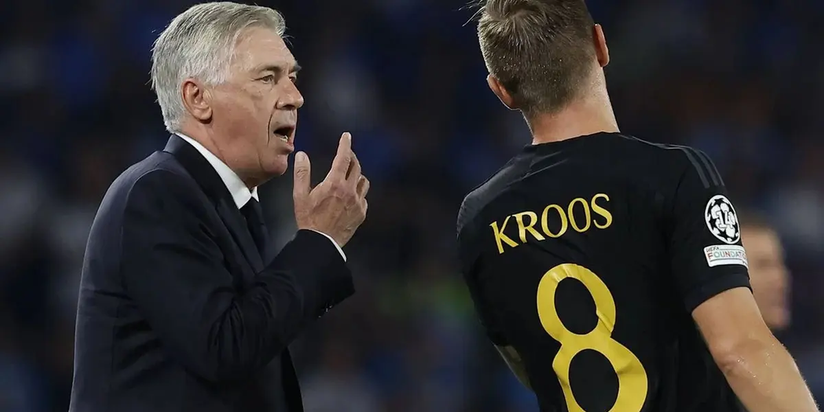 Carlo Ancelotti habla con Toni Kroos sobre durante el partido vs RB Leipzig. Imagen: Estadio Deportivo.