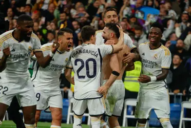 Dani Carvajal celebra con sus compañeros el gol de la victoria. Imagen: La Razón.