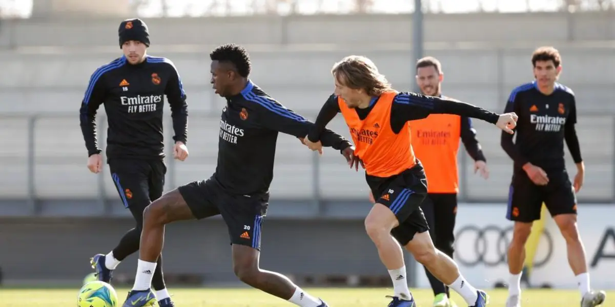 El Real Madrid tuvo su entrenamiento diario pero ya empezó a ser con la cabeza en el Barcelona