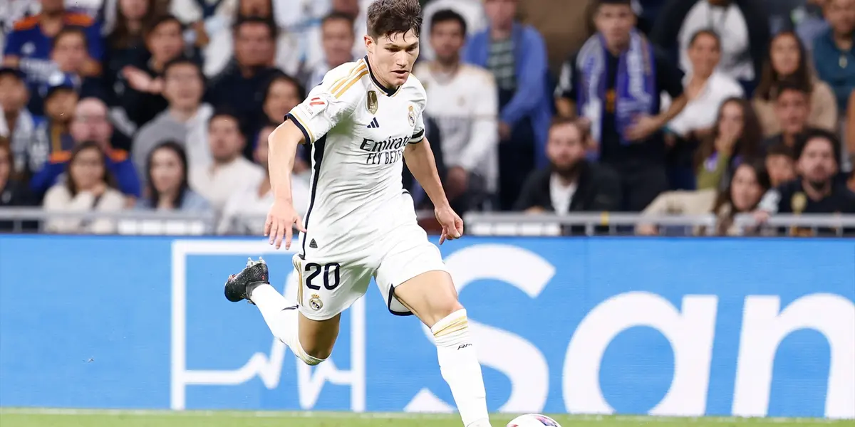 Fran García, con el balón en el pie en un partido con el Real Madrid. Imagen: Lanza Digital.