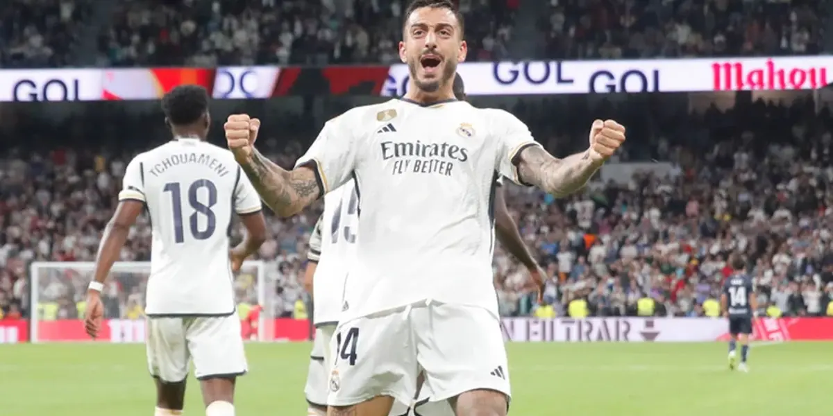 Joselu celebra uno de los goles con la camiseta del Real Madrid.