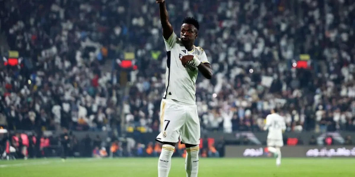 Vinicius celebra uno de los tantos del partido como si jugara al baloncesto. Imagen: Vía Caracol.