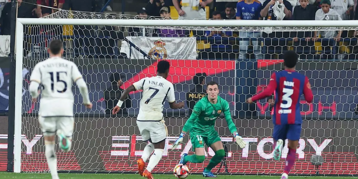 Vinicius encara a Iñaki Peña en El Clásico de la Supercopa. Imagen: Sport.